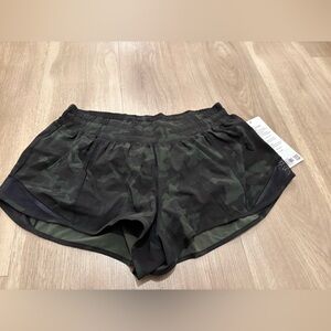 Lululemon Hotty Hot Short II *2.5"